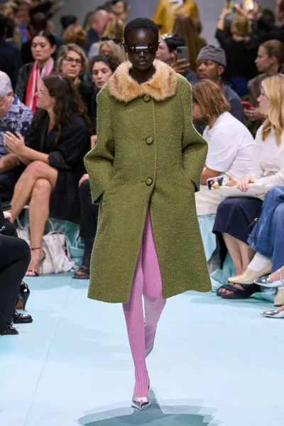 Look 18